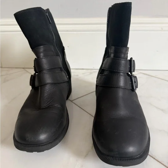 UGG Australia Wilde Combat Moto Black Leather MidTop Buckle Zip Boot Women’s 9.5 - Picture 3 of 10
